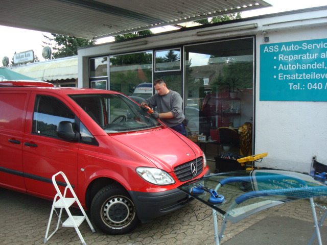 Autoglasreparatur in Hamburg direkt bei Ihnen zu Hause.